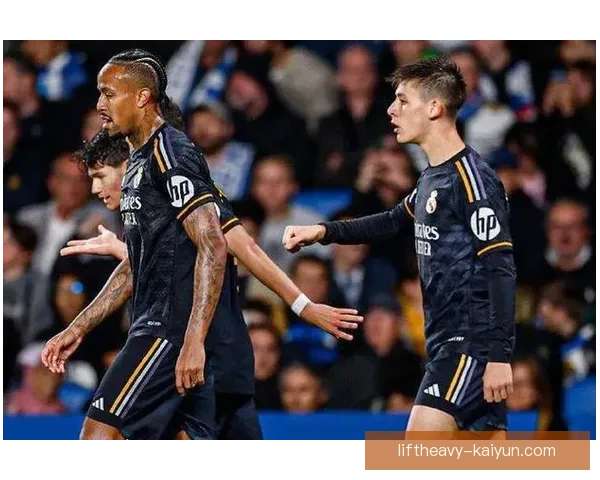 西甲联赛：昔日明星球员风采依旧，新星崛起表现亮眼