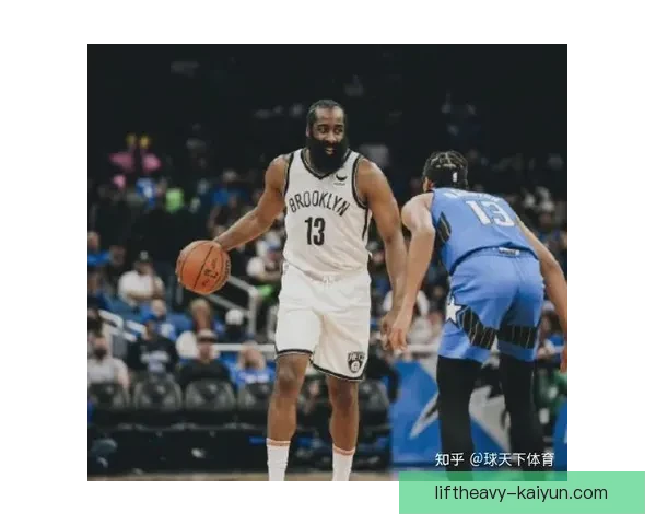 穆勒巧妙射门再现经典，助力球队赢得关键胜利状态回暖